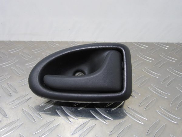 Poignee interieur avant droit RENAULT CLIO 2 – 8200028995