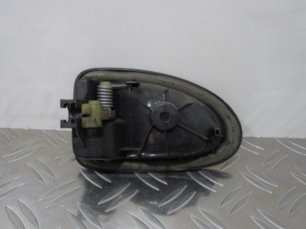 Poignee interieur avant droit RENAULT CLIO 2 – 8200028995