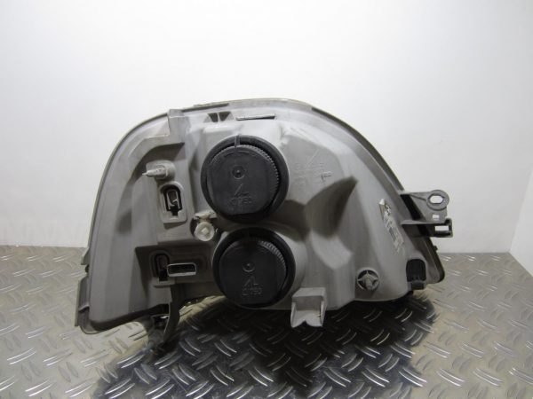 Optique avant principal gauche (feux)(phare) RENAULT MASTER 2 – 8200163516