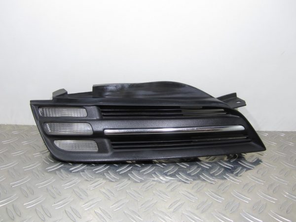 Grille de calandre droite NISSAN MICRA 3 – 89027936