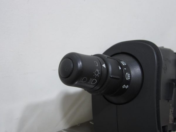 Commodo phare RENAULT CLIO 3 – 7701057090 / 88102003 / 88102003241 / 3168110906