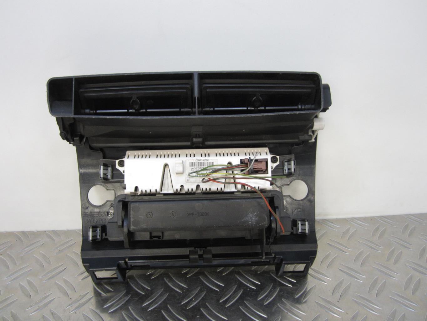 Console central (interieur plastique) CITROEN C4 1 – 9646338277 / 9657882880