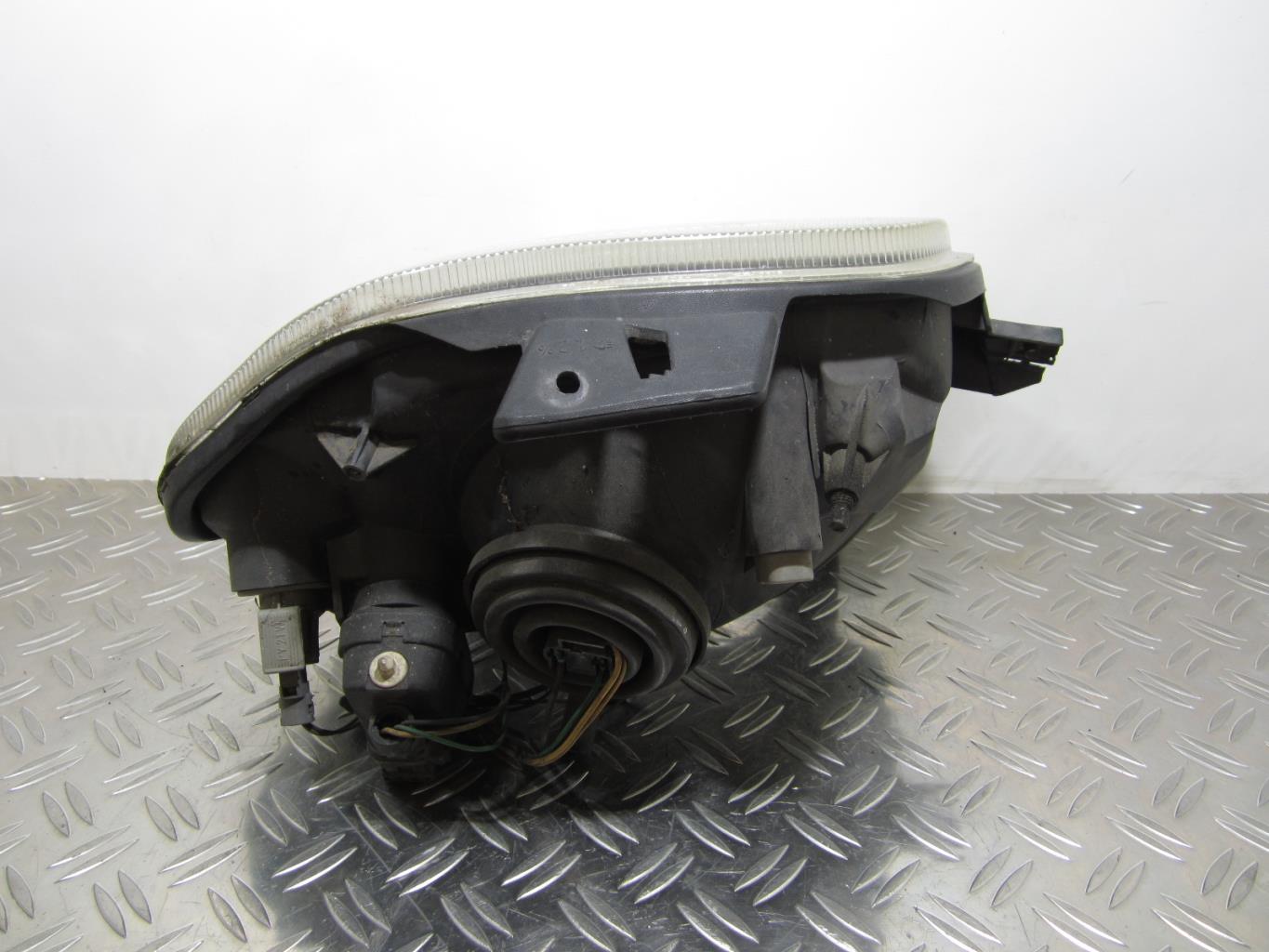 Optique avant principal gauche (feux)(phare) RENAULT CLIO 2 PHASE 1 – 7701045995