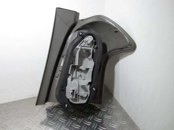 Feu arriere principal gauche (feux) TOYOTA COROLLA VERSO 2 PHASE 2 – 815600F080 / 13125FA