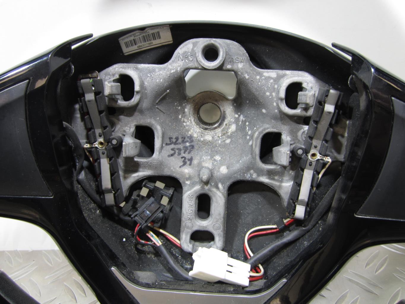 Volant RENAULT CLIO 4 PHASE 1 – 484001738R