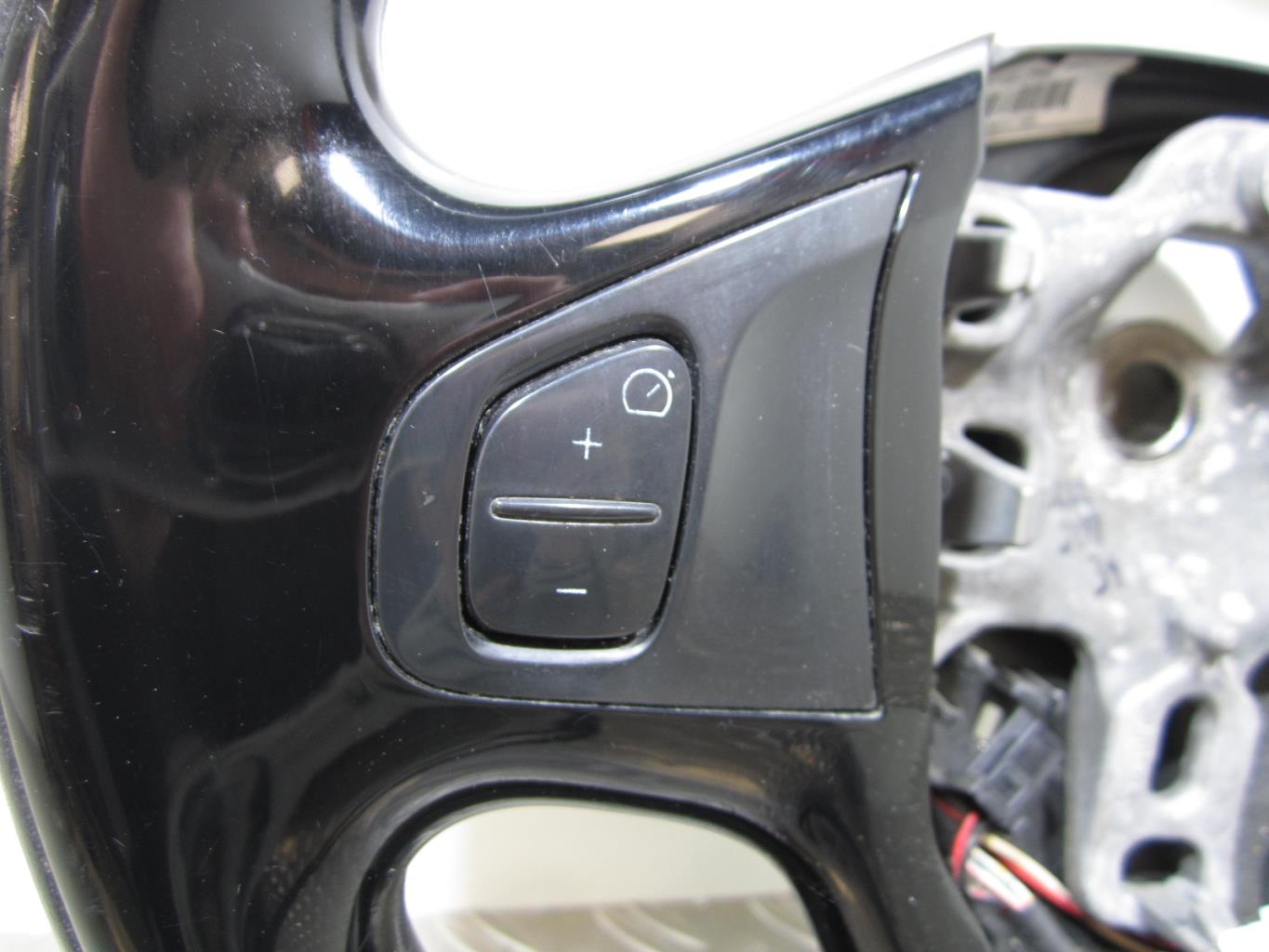 Volant RENAULT CLIO 4 PHASE 1 – 484001738R