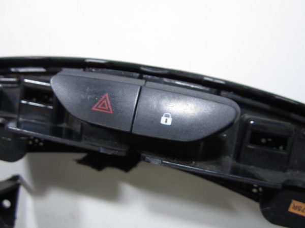 Facade autoradio RENAULT CLIO 4 PHASE 1 – 681048775R
