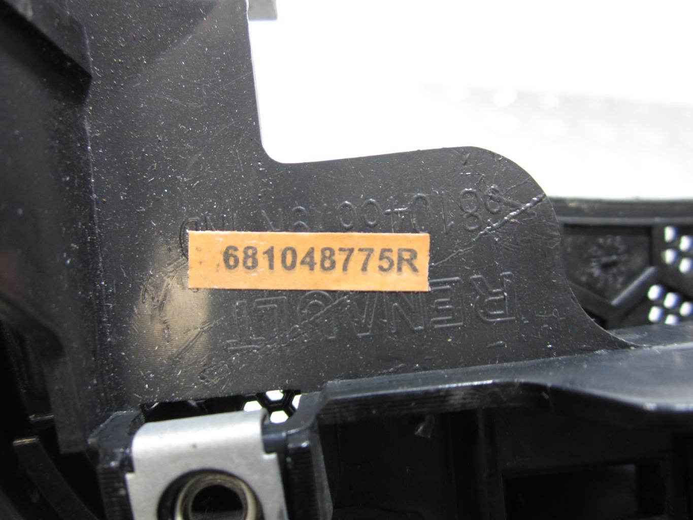 Facade autoradio RENAULT CLIO 4 PHASE 1 – 681048775R