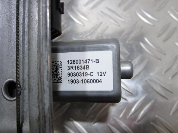 Mecanisme de leve vitre electrique avant droit RENAULT CLIO 4 PHASE 1 – 807205569R / 9030319C / 128001471B