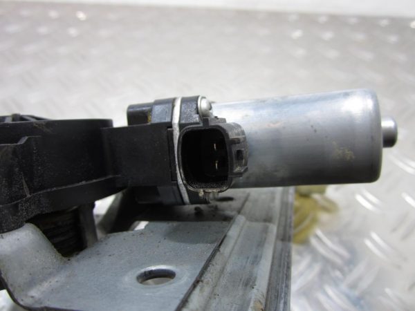 Mecanisme de leve vitre electrique avant droit RENAULT CLIO 4 PHASE 1 – 807205569R / 9030319C / 128001471B