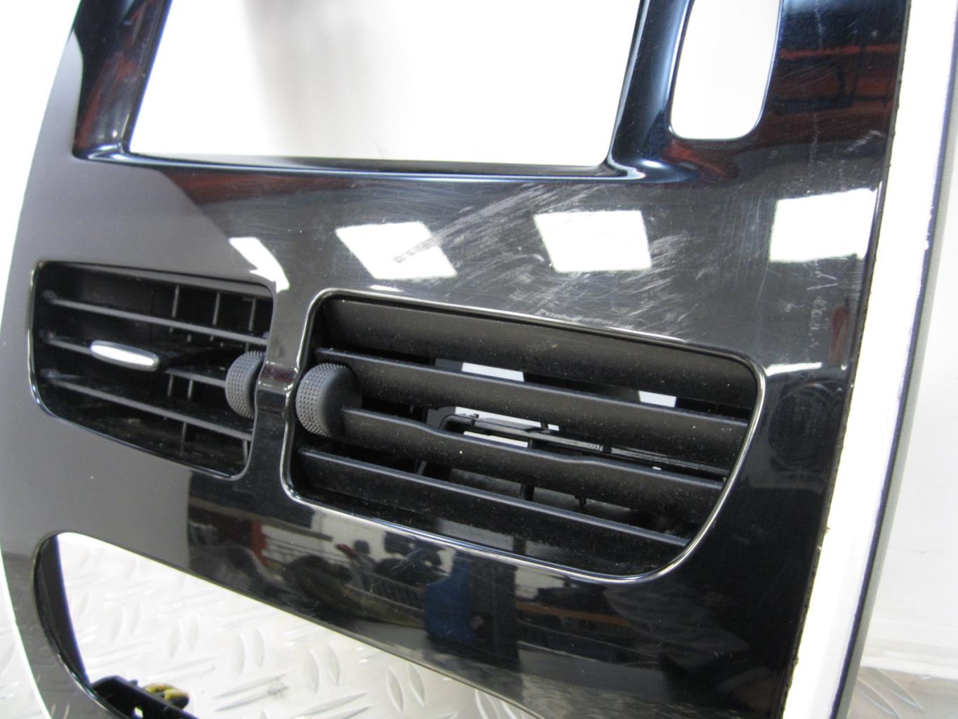 Console central (interieur plastique) RENAULT CLIO 4 PHASE 1 – 682607616R