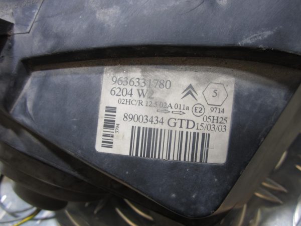 Optique avant principal gauche (feux)(phare) CITROEN SAXO PAHSE 2 – 9636331780