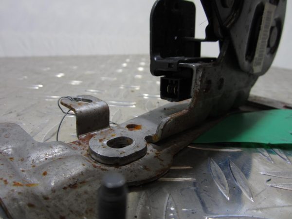 Levier frein à main PEUGEOT 208 1 PHASE 1 – 98062964KU