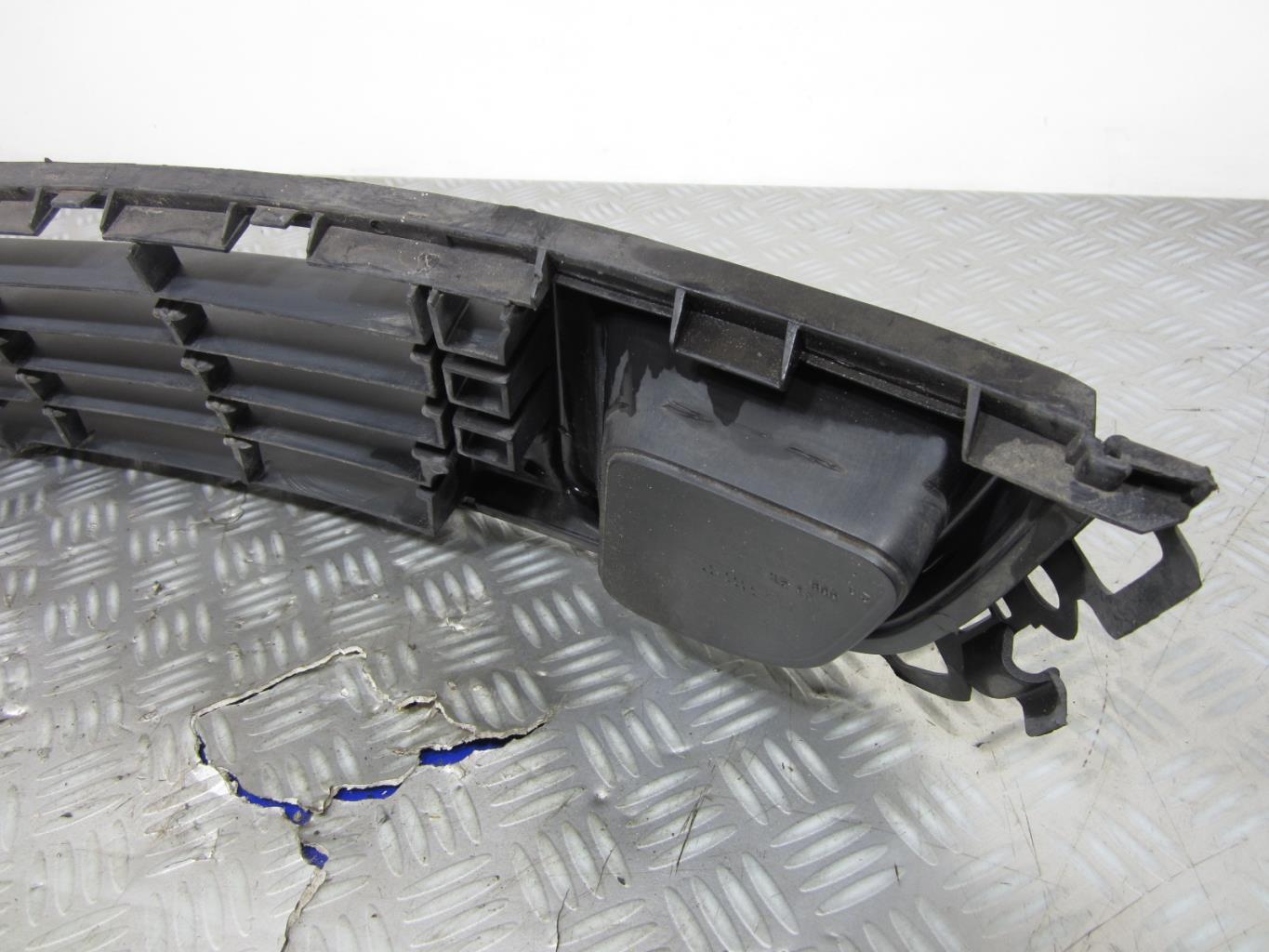 Grille de pare choc CITROEN C5 2 – 9681052677