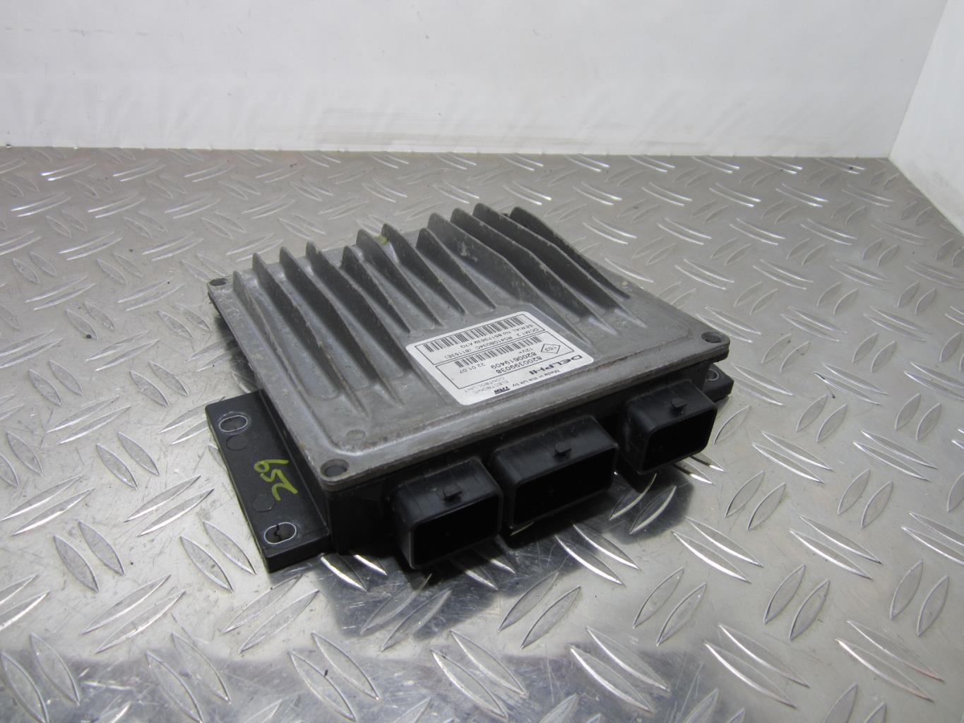 Calculateur moteur RENAULT CLIO 3 PHASE 1 – 8200399038 / 8200619409 / R0410B034C