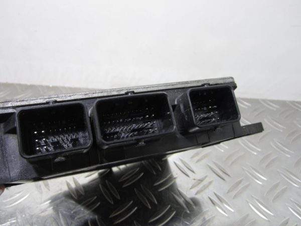 Calculateur moteur RENAULT CLIO 3 PHASE 1 – 8200399038 / 8200619409 / R0410B034C