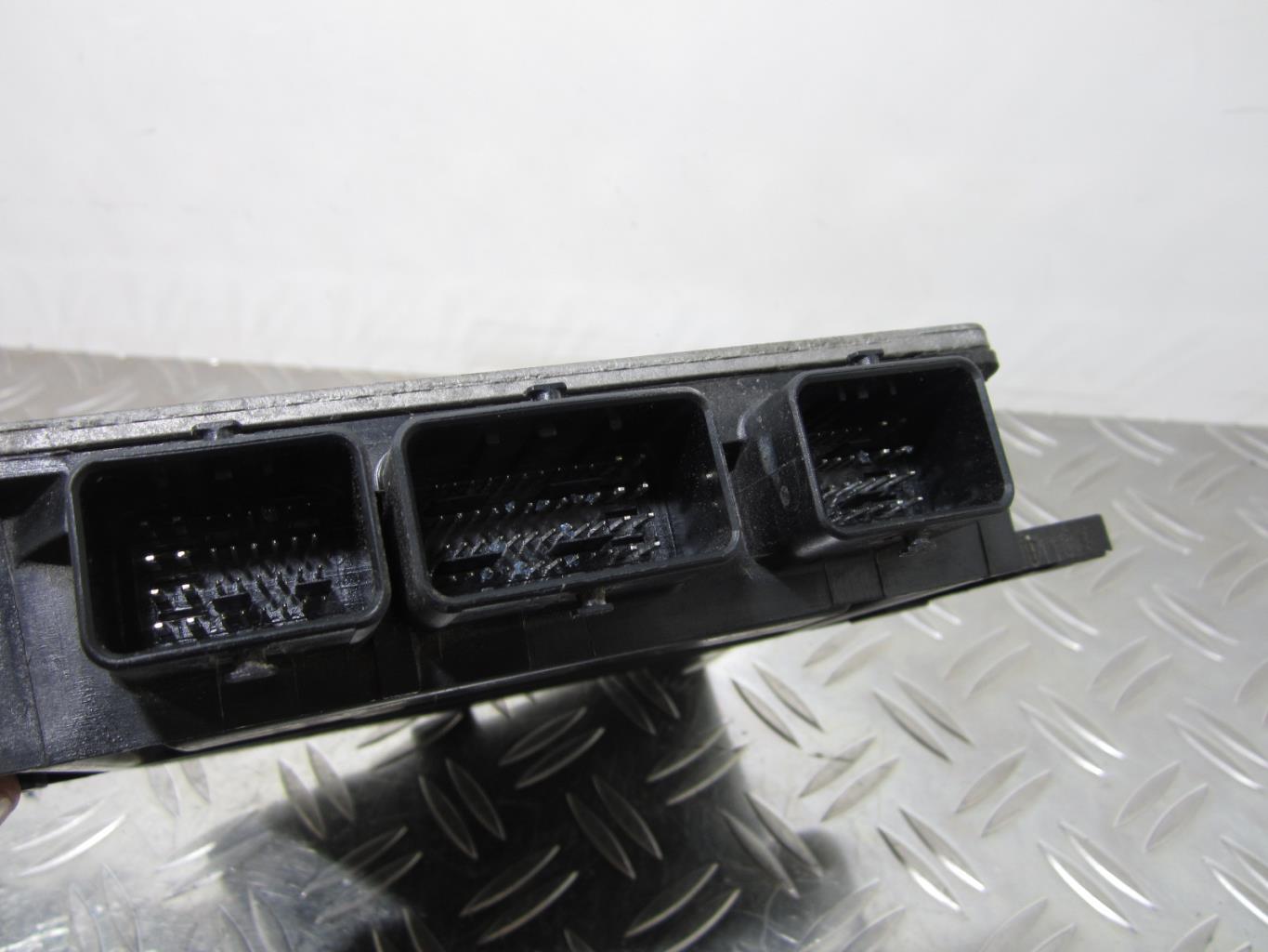 Calculateur moteur RENAULT CLIO 3 PHASE 1 – 8200399038 / 8200619409 / R0410B034C