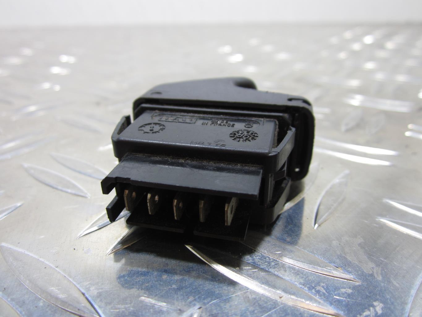 Interrupteur de leve vitre RENAULT CLIO 2 PHASE 1 – 421118H
