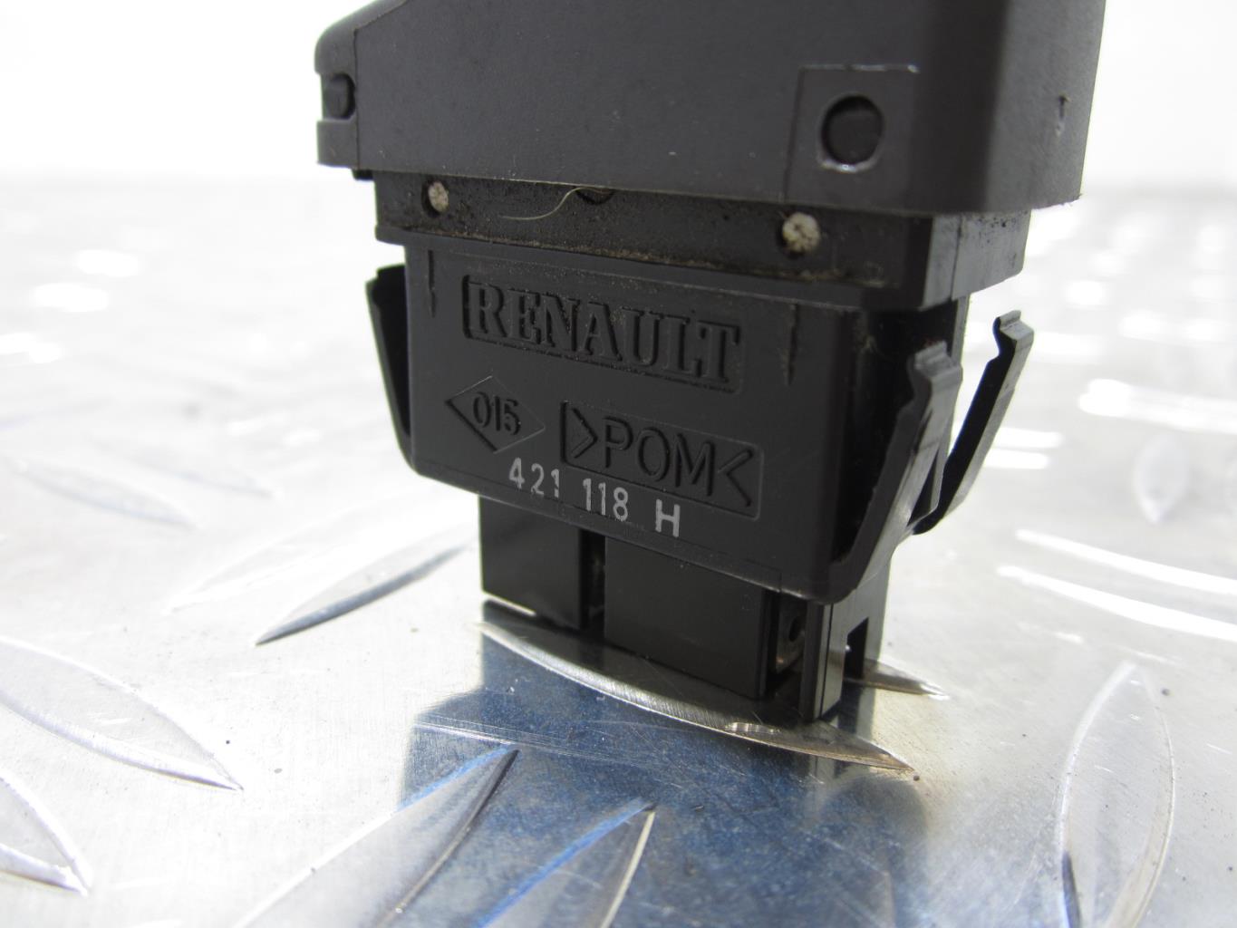 Interrupteur de leve vitre RENAULT CLIO 2 PHASE 1 – 421118H