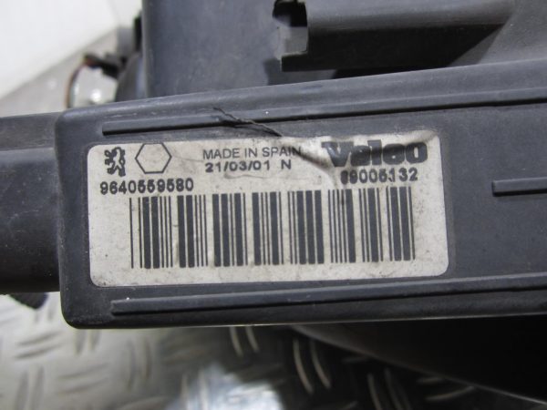 Optique avant principal gauche (feux)(phare) PEUGEOT 206 PHASE 1 – 9640559580 / 89005132