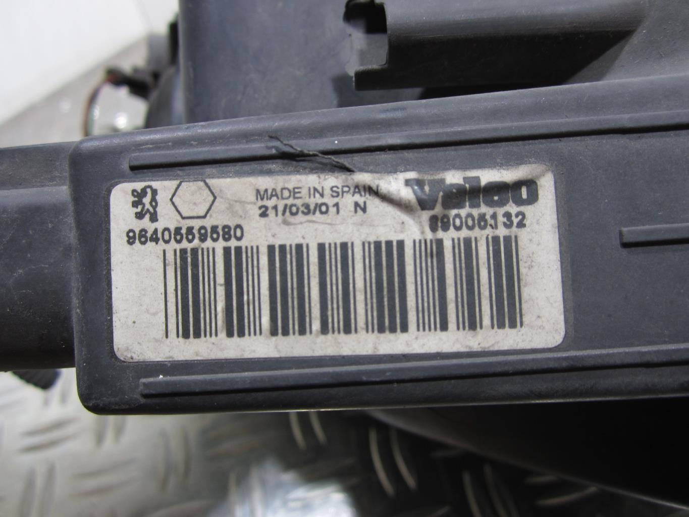 Optique avant principal gauche (feux)(phare) PEUGEOT 206 PHASE 1 – 9640559580 / 89005132