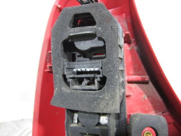 Feu arriere principal droit (feux) RENAULT CLIO 2 PHASE 1 – 7700410518