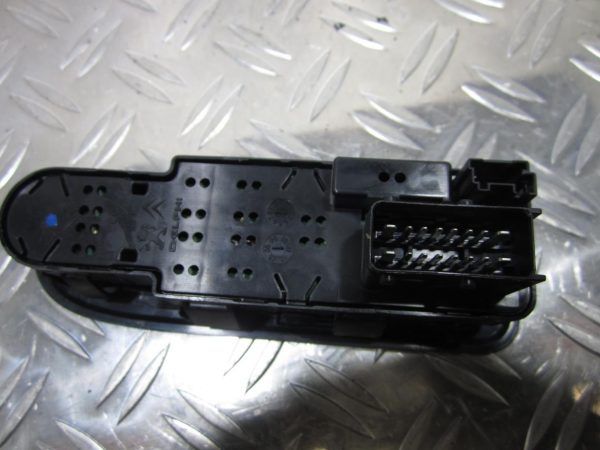 Interrupteur de leve vitre avant gauche CITROEN C3 2 PHASE 1 – 96637530XT