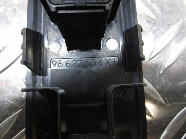 Interrupteur de leve vitre avant droit CITROEN C3 2 PHASE 1 – 96637534XT
