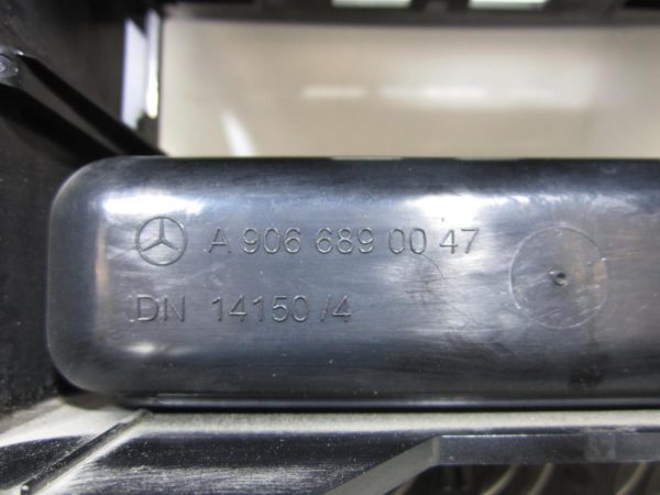 Console central (interieur plastique) MERCEDES SPRINTER 2 PHASE 1 – a9066890531