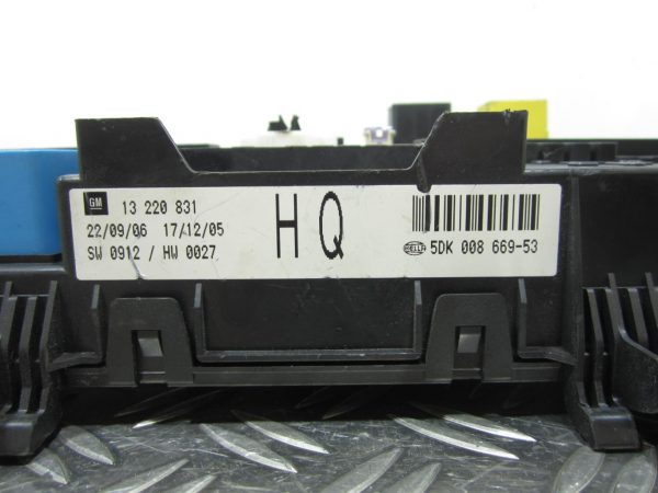 Boitier servitude moteur (BSM) OPEL ASTRA H PHASE 1 – 5DK00866953 / 13220831