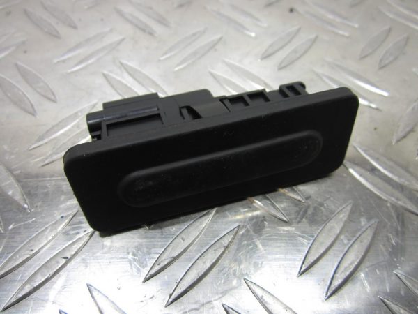 Bouton de coffre PEUGEOT 308 2 PHASE 1 – 95835T02 / 9676028380