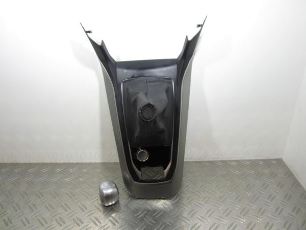 Console central (interieur plastique) PEUGEOT 308 2 PHASE 1 – 98088087XU / 9801108980