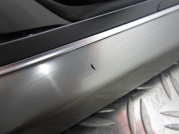 Console central (interieur plastique) PEUGEOT 308 2 PHASE 1 – 98088087XU / 9801108980
