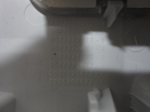 Eclairage de plafonnier PEUGEOT 308 2 PHASE 1 – 9677821577