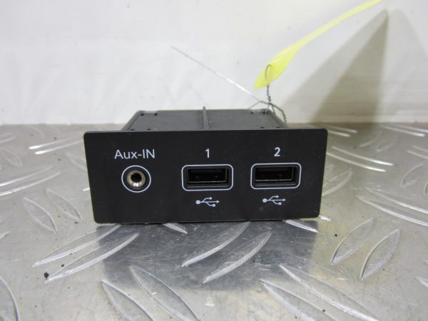 Prise port USB RENAULT CLIO 5 – 280231553R