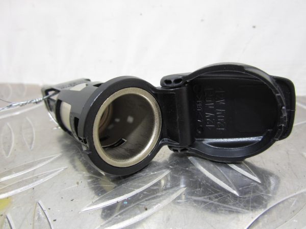 Allume cigare d’origine RENAULT CLIO 5 / NISSAN