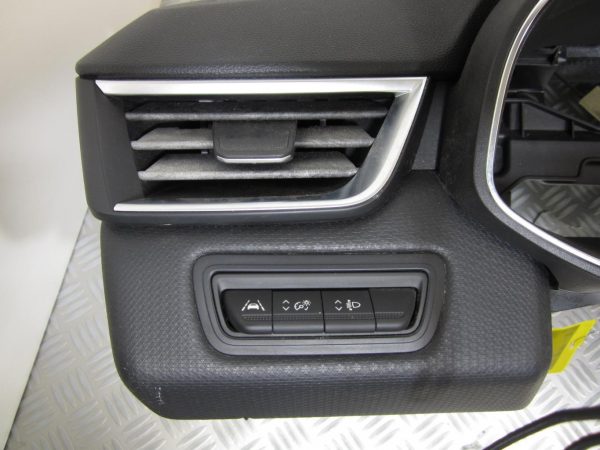 Tableau de bord RENAULT CLIO 5 – A681001535