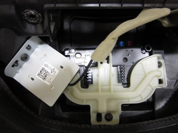 Tableau de bord RENAULT CLIO 5 – A681001535