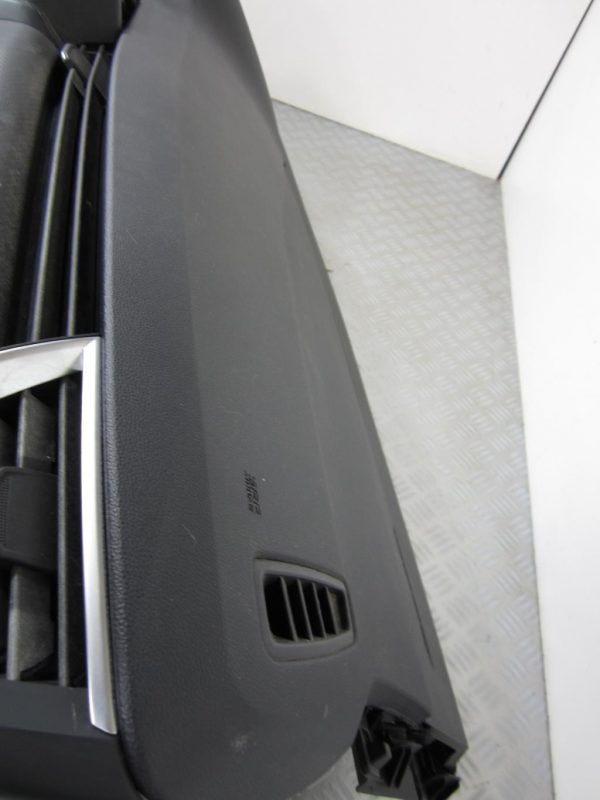 Tableau de bord RENAULT CLIO 5 – A681001535