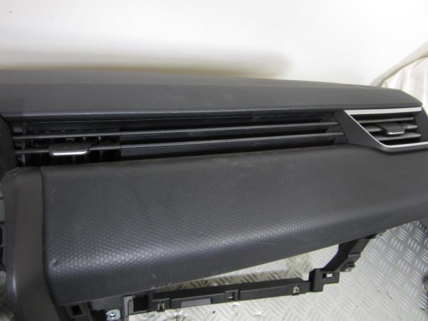 Tableau de bord RENAULT CLIO 5 – A681001535