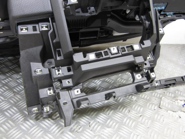 Tableau de bord RENAULT CLIO 5 – A681001535