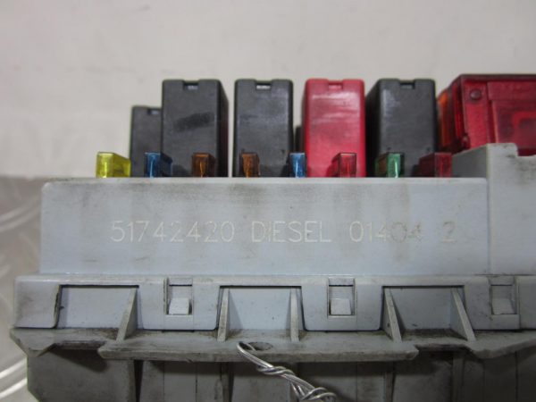 Porte fusible ALFA ROMEO 147 PHASE 1 – REF : 51742420