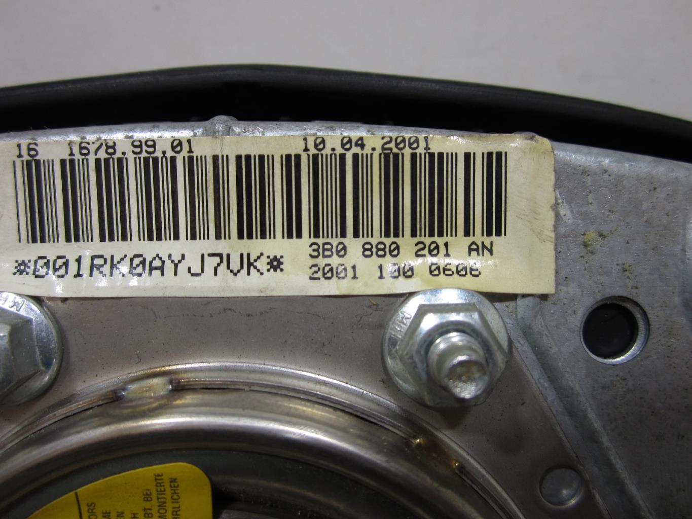 Air bag conducteur VOLKSWAGEN GOLF 4 – 3B0880201