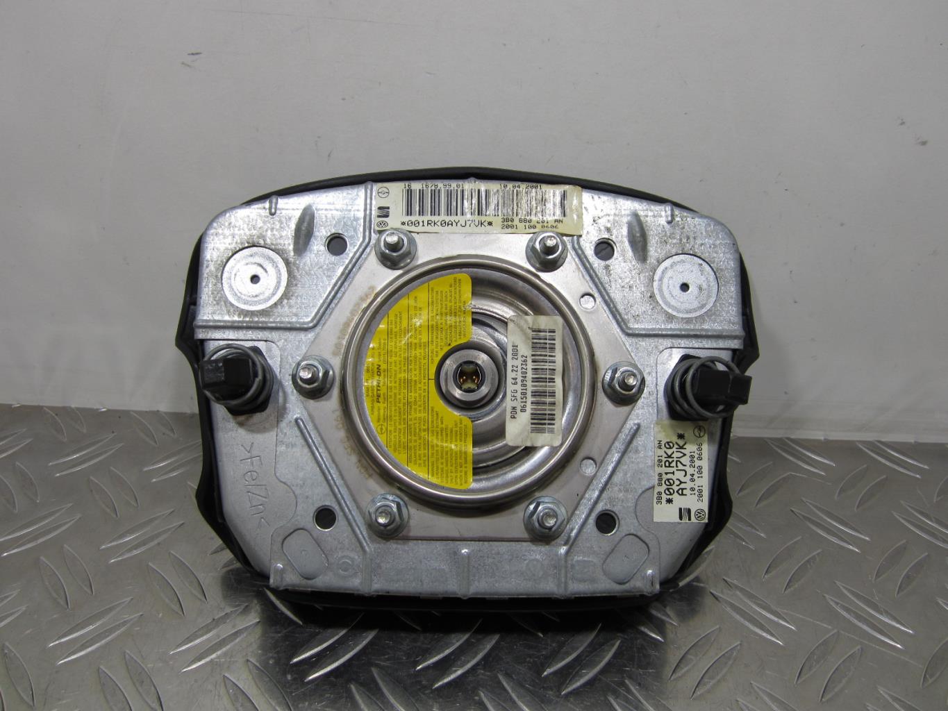 Air bag conducteur VOLKSWAGEN GOLF 4 – 3B0880201
