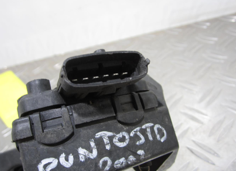 Potentiometre de pedale de gaz d’accelerateur FIAT PUNTO 2 PHASE 1 – 46829061 / 6PV00856800