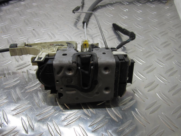 Serrure avant droit MERCEDES SPRINTER 2 PHASE 1 – A9067201735