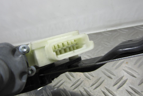 Leve vitre electrique avant gauche PEUGEOT 308 2 PHASE 1 – 9678189880