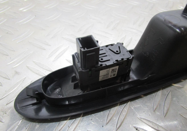 Interrupteur de leve vitre arriere gauche CITROEN C4 2 PHASE 1 – 96657926xt