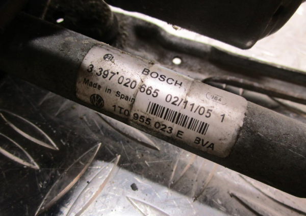 Moteur essuie glace avant gauche VOLKSWAGEN TOURAN 1 PHASE 2 – 3397020665