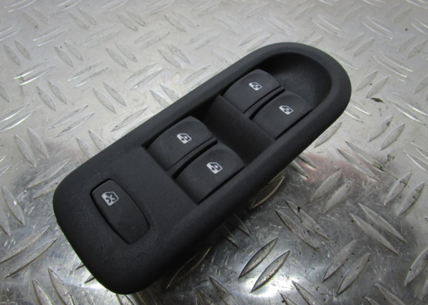 Interrupteur de leve vitre avant gauche RENAULT CLIO 3 PHASE 2 – 82001189451